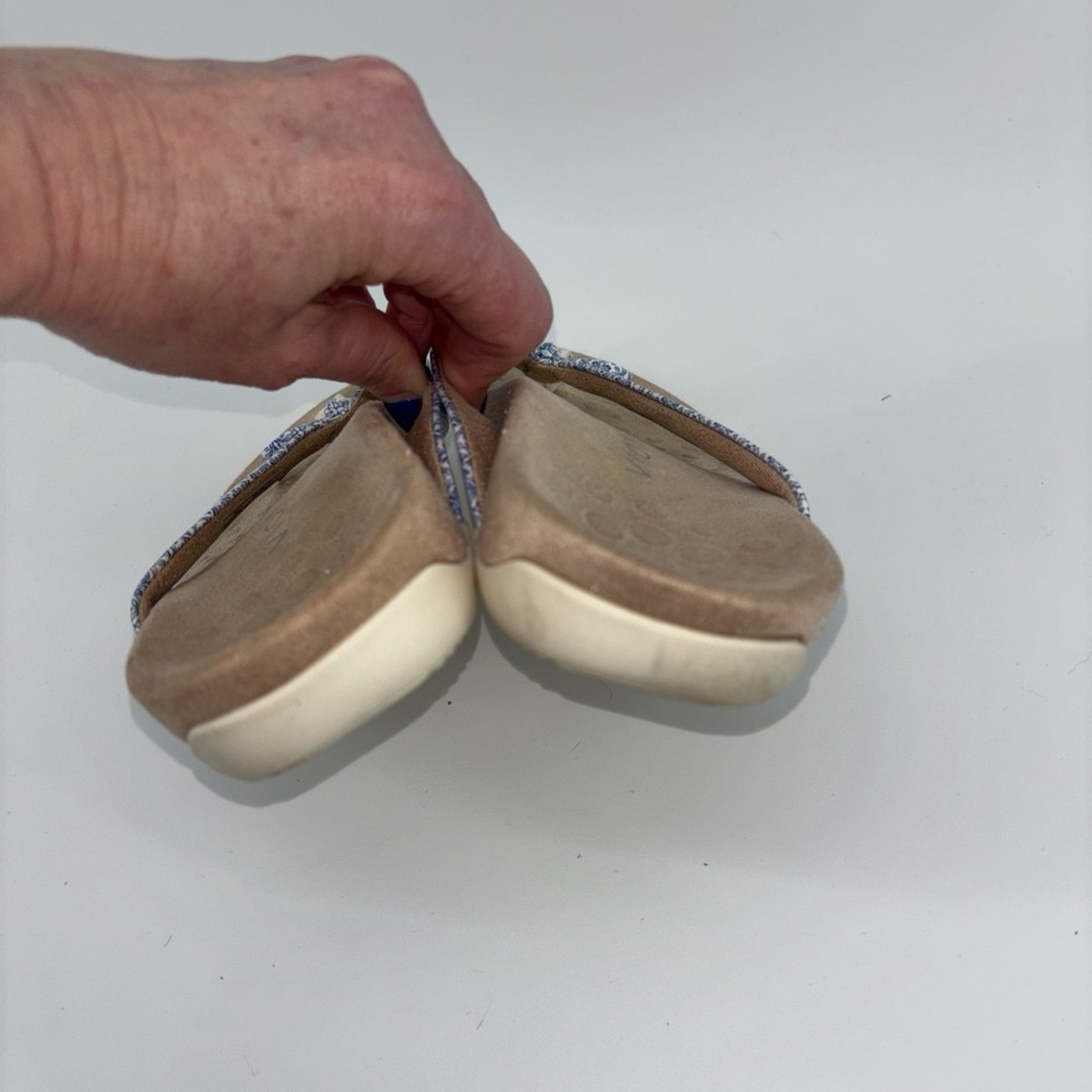 Vionic Bella Ii Blue/White Tile Pattern Size 7 Wo… - image 4